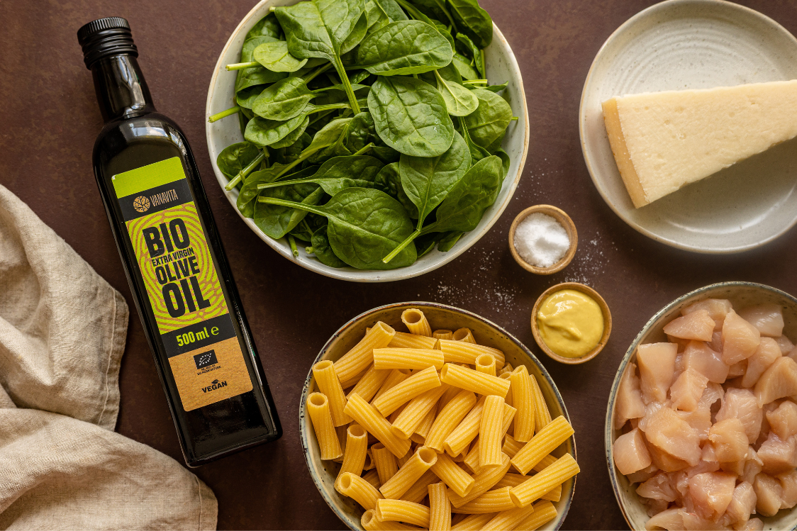 Piletina s tjesteninom, špinatom i umakom od vrhnja - sastojci