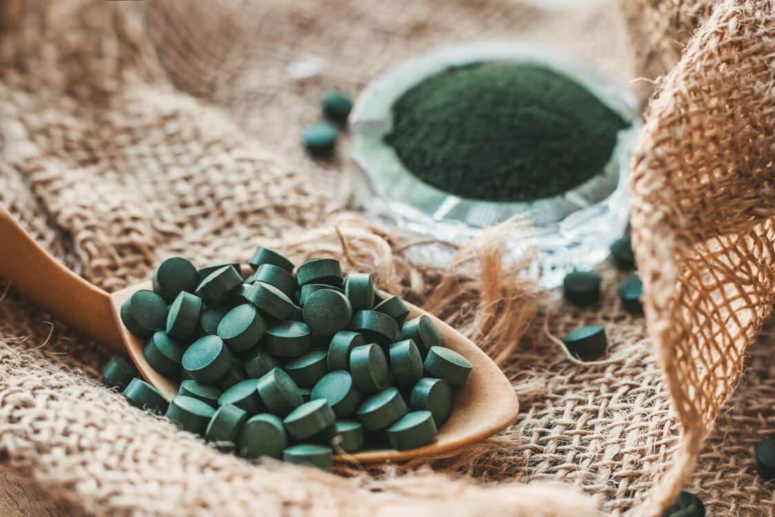 Spirulina u tabletama i prahu