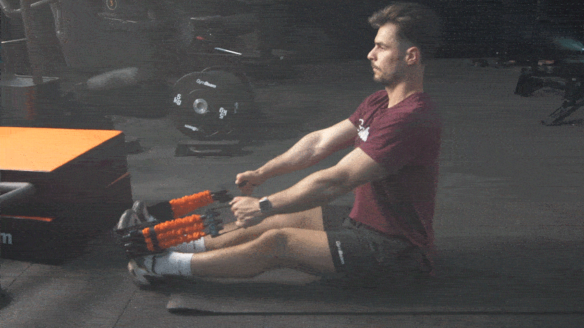 Veslanje sjedeći pomoću elastične trake