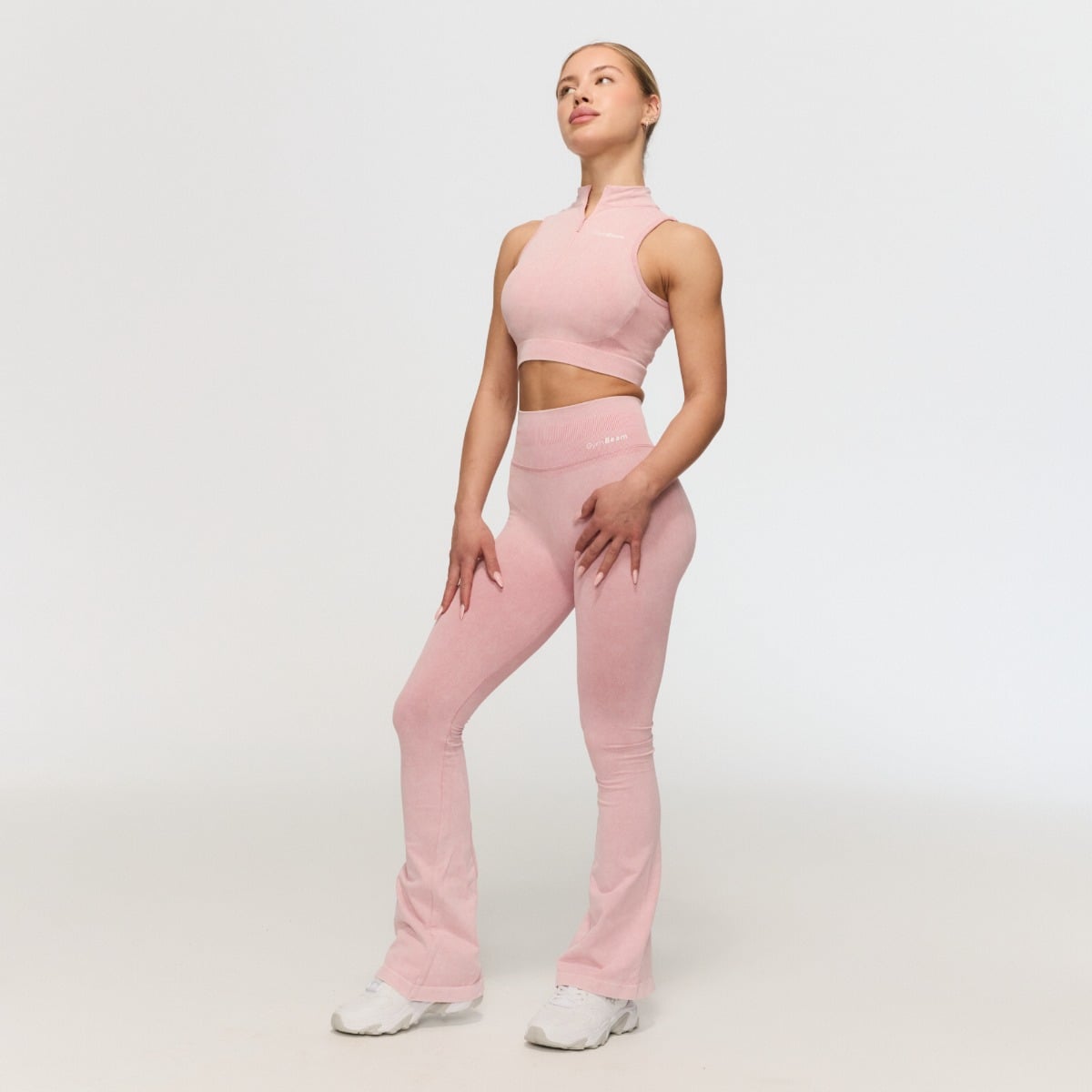 Ženski bešavni sportski grudnjak Fierce Baby Pink - GymBeam