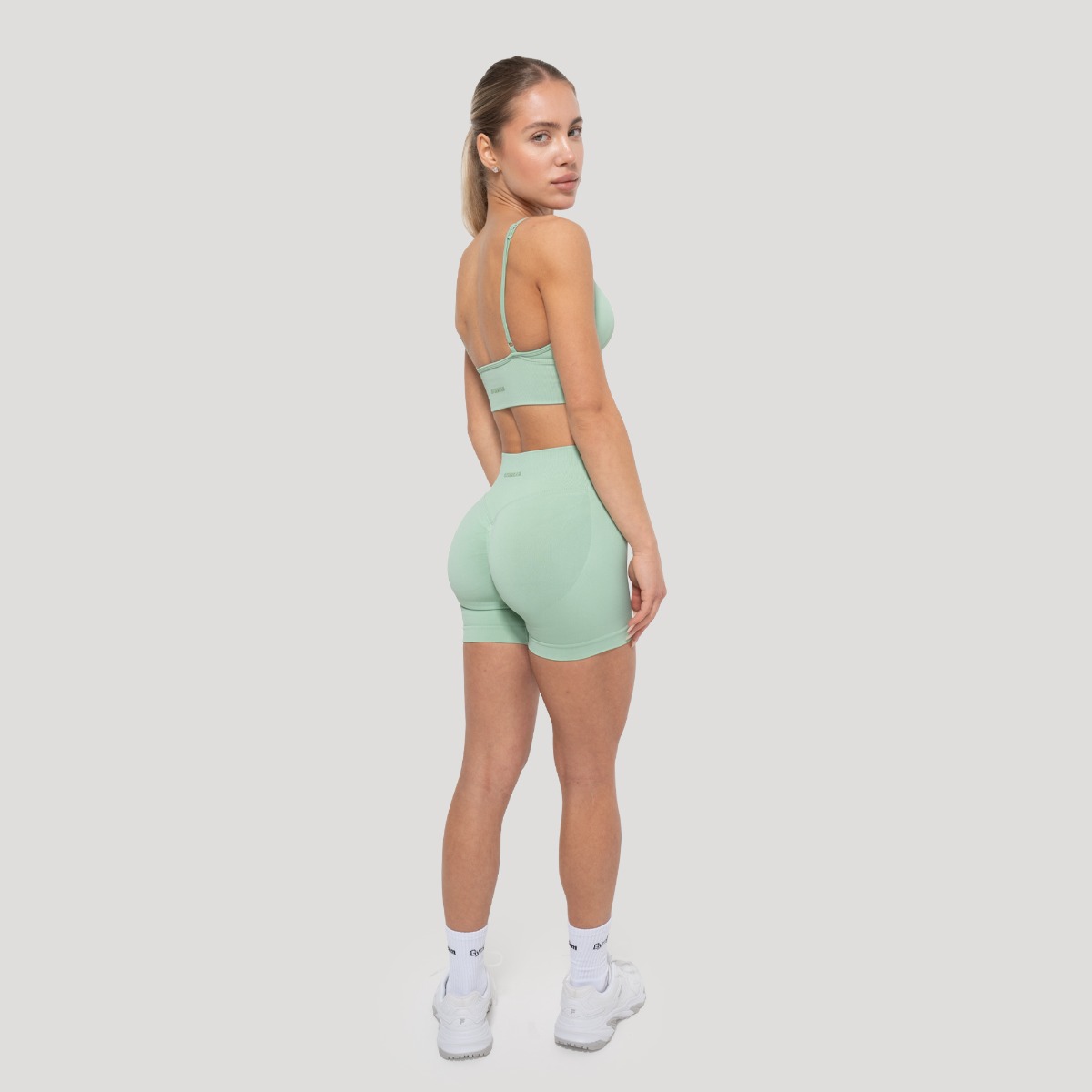 GymBeam Sportski grudnjak Luma Pistachio - Veličina: XS | Boja: Zelená | Težina: 0,078 g | Pakiranje: 145 · záber 7