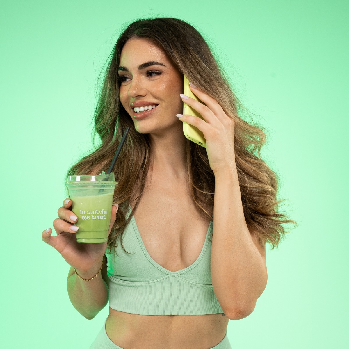 GymBeam Sportski grudnjak Luma Pistachio - Veličina: XS | Boja: Zelená | Težina: 0,078 g | Pakiranje: 145 · záber 10