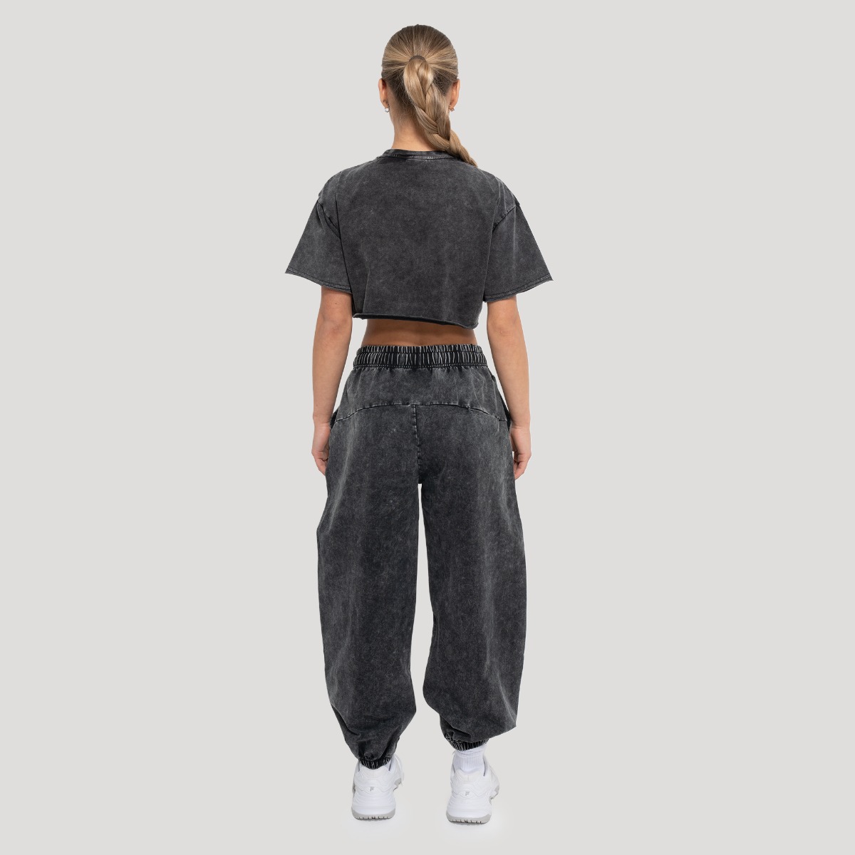 GymBeam Ženska trenirka Abyss Charcoal - Veličina: XS | Boja: Crna | Težina: 0,605 g | Pakiranje: 33 · záber 7