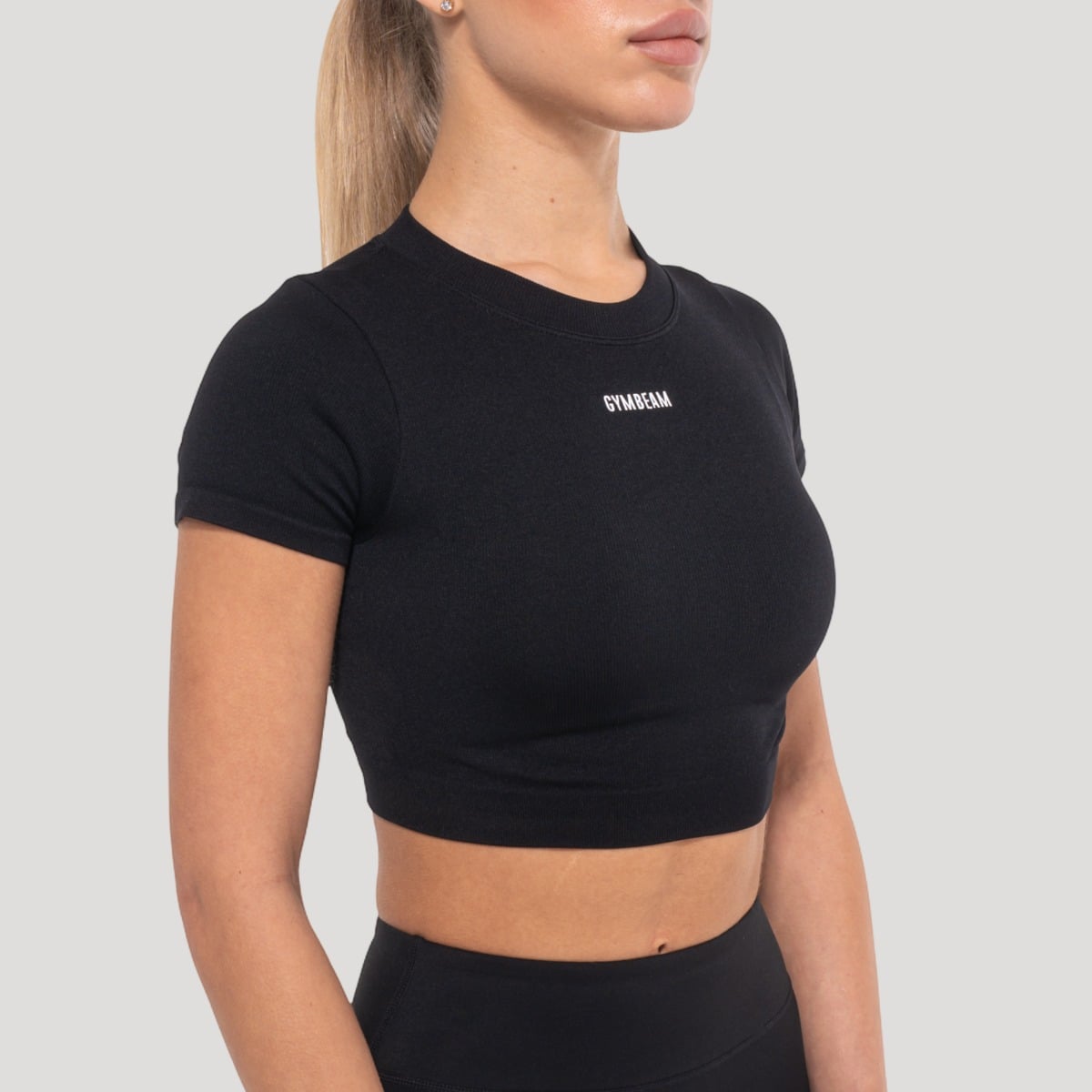 Ženski crop top Flow Black – GymBeam