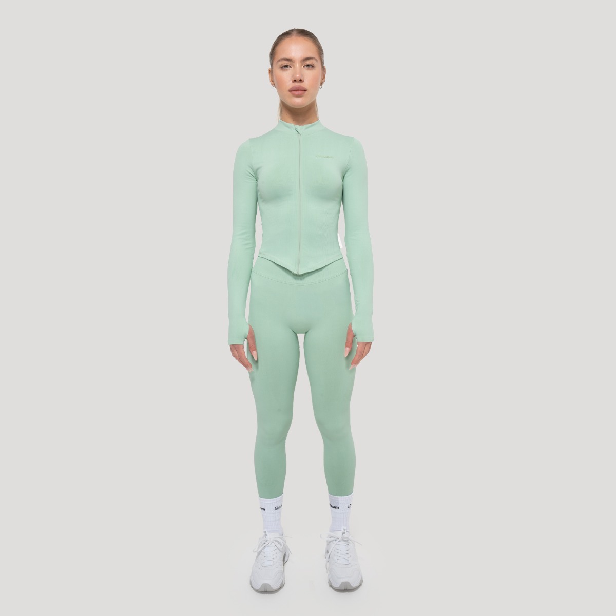 GymBeam Ženski sportski top Luma Pistachio - Veličina: XS | Boja: Zelená | Težina: 0,231 g | Pakiranje: 105 · záber 6