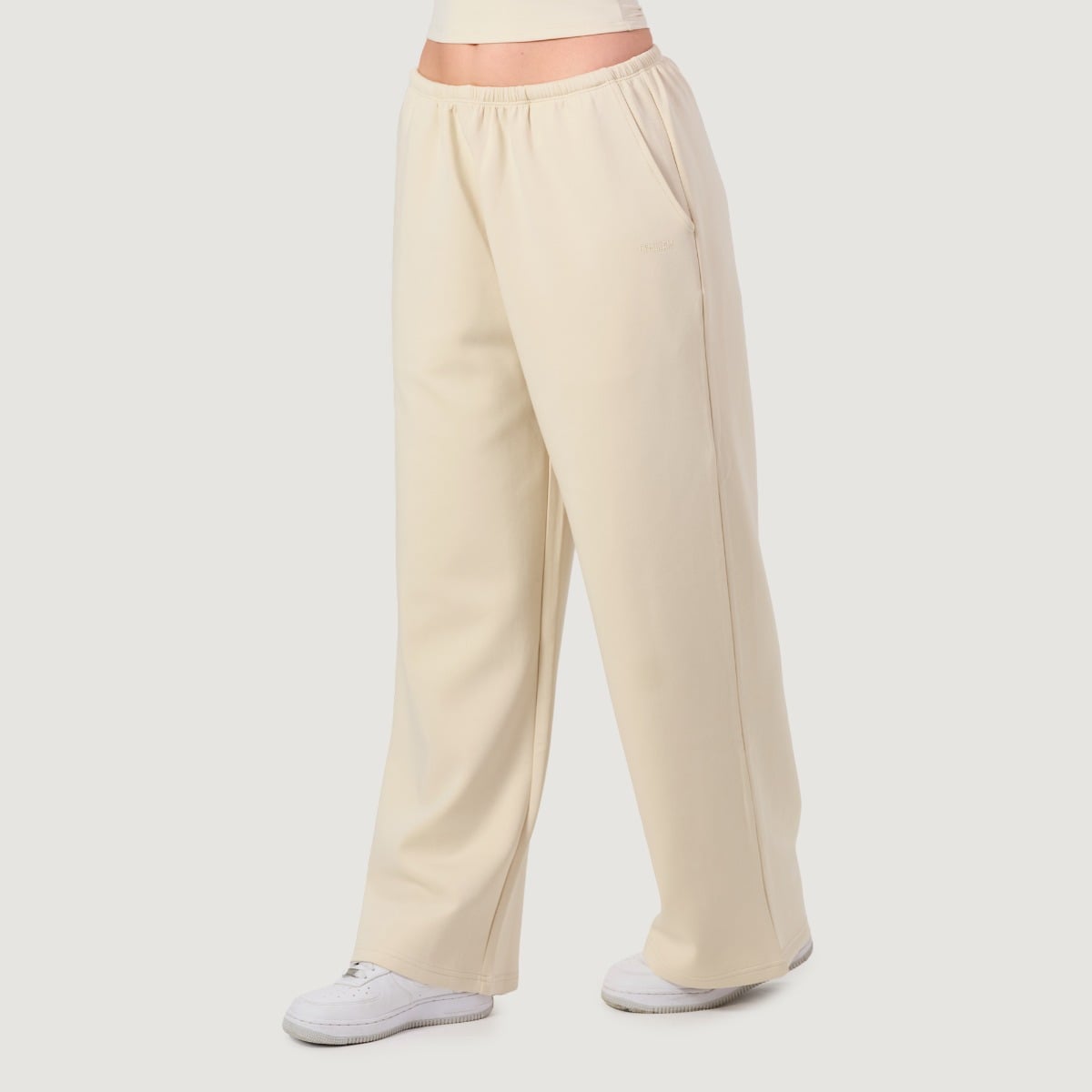 Women‘s NEO Joggers Almond - GymBeam