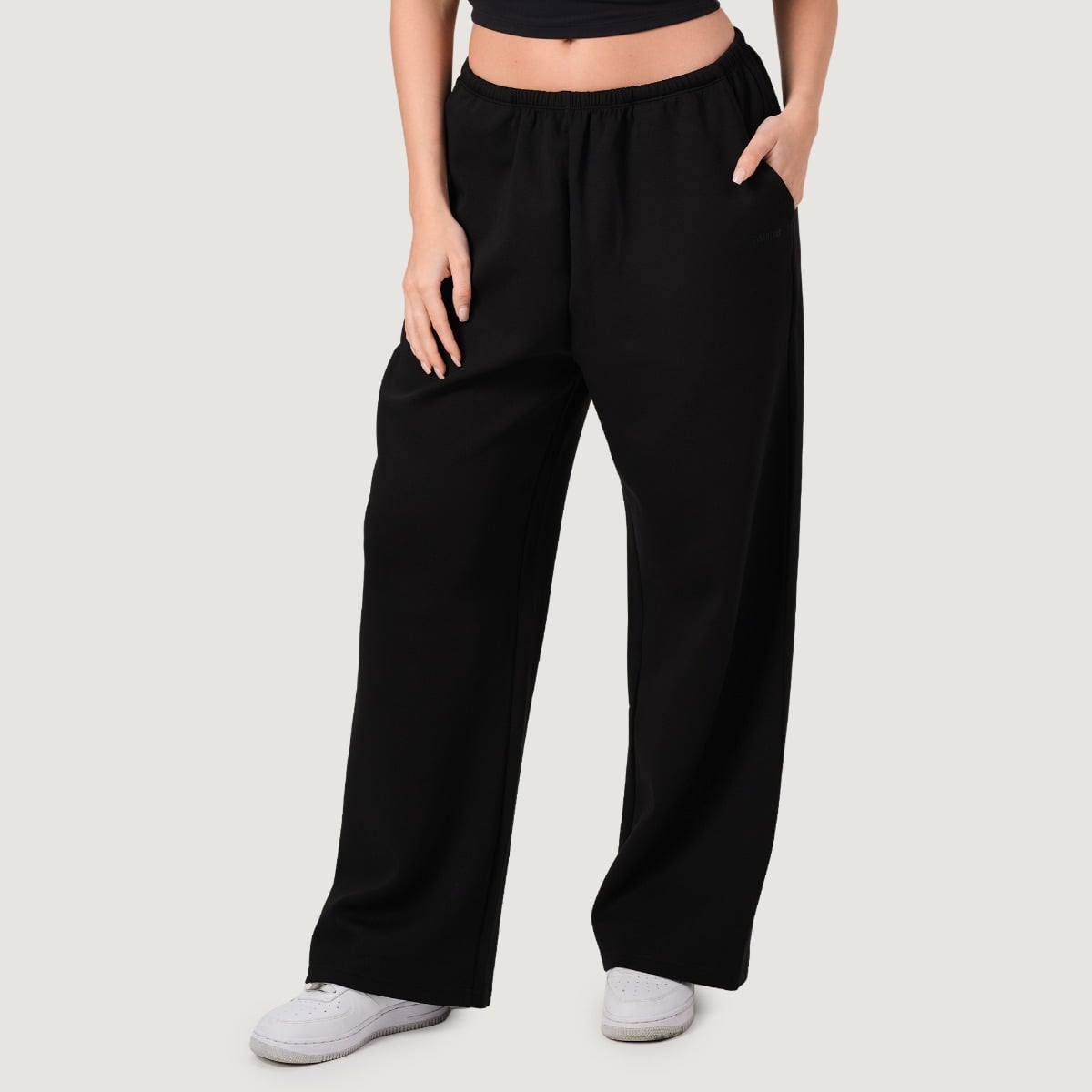 Women‘s NEO Joggers Black - GymBeam