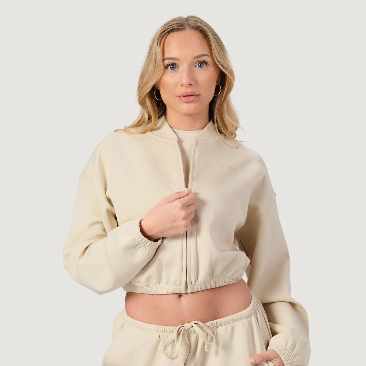 Women‘s NEO Zip-Up Sweatshirt Almond - GymBeam