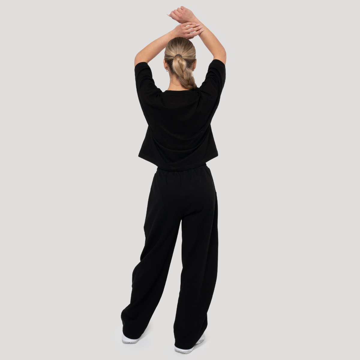 GymBeam Women‘s Thorn Sweatpants Black - Veličina: XS | Boja: Crna | Težina: 0,4805 g | Pakiranje: 40 · záber 6