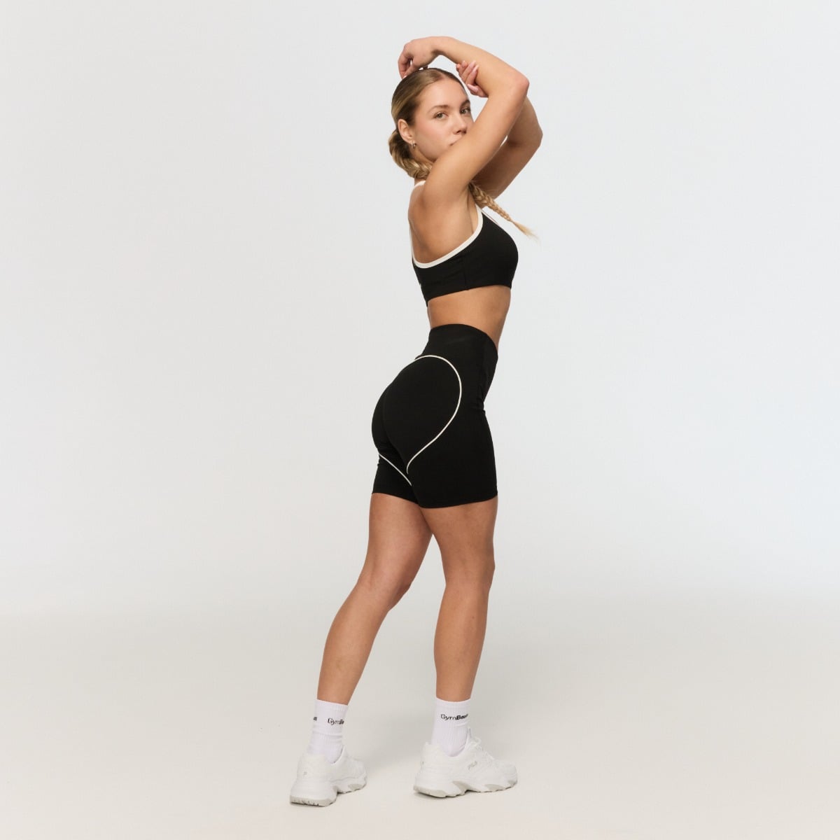 GymBeam Women‘s Varsity Shorts Black - Veličina: XS | Boja: Crna | Težina: 0,1 g | Pakiranje: 150 · záber 7